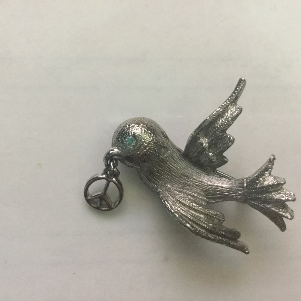 Vintage Peace On Earth Pewter Silver Bird brooch Peace Dove. Preowned not signed